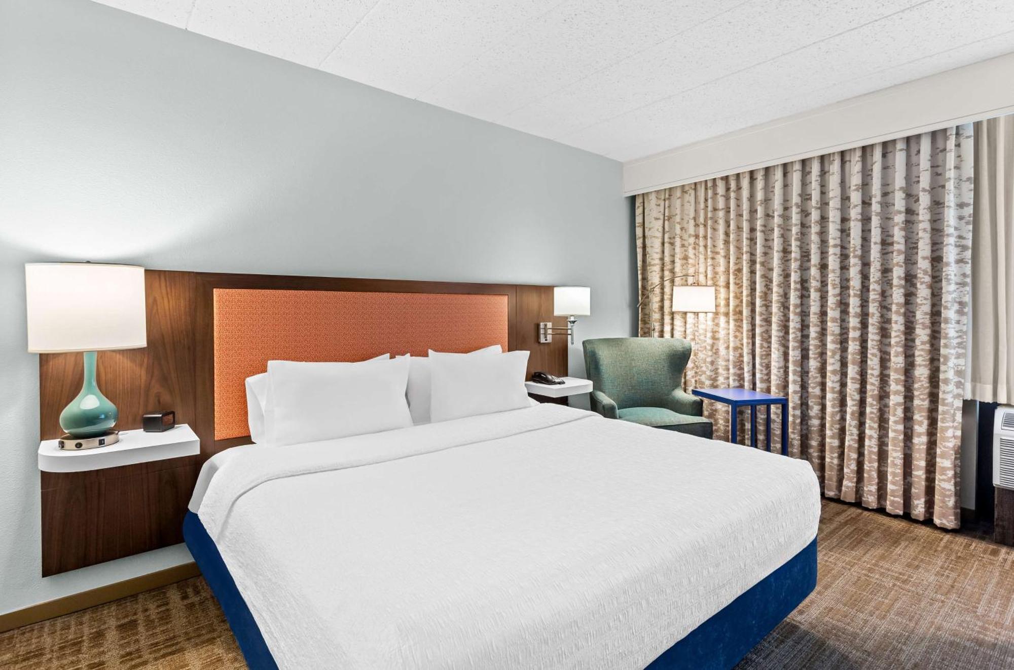 Hampton Chicago-naperville 3*