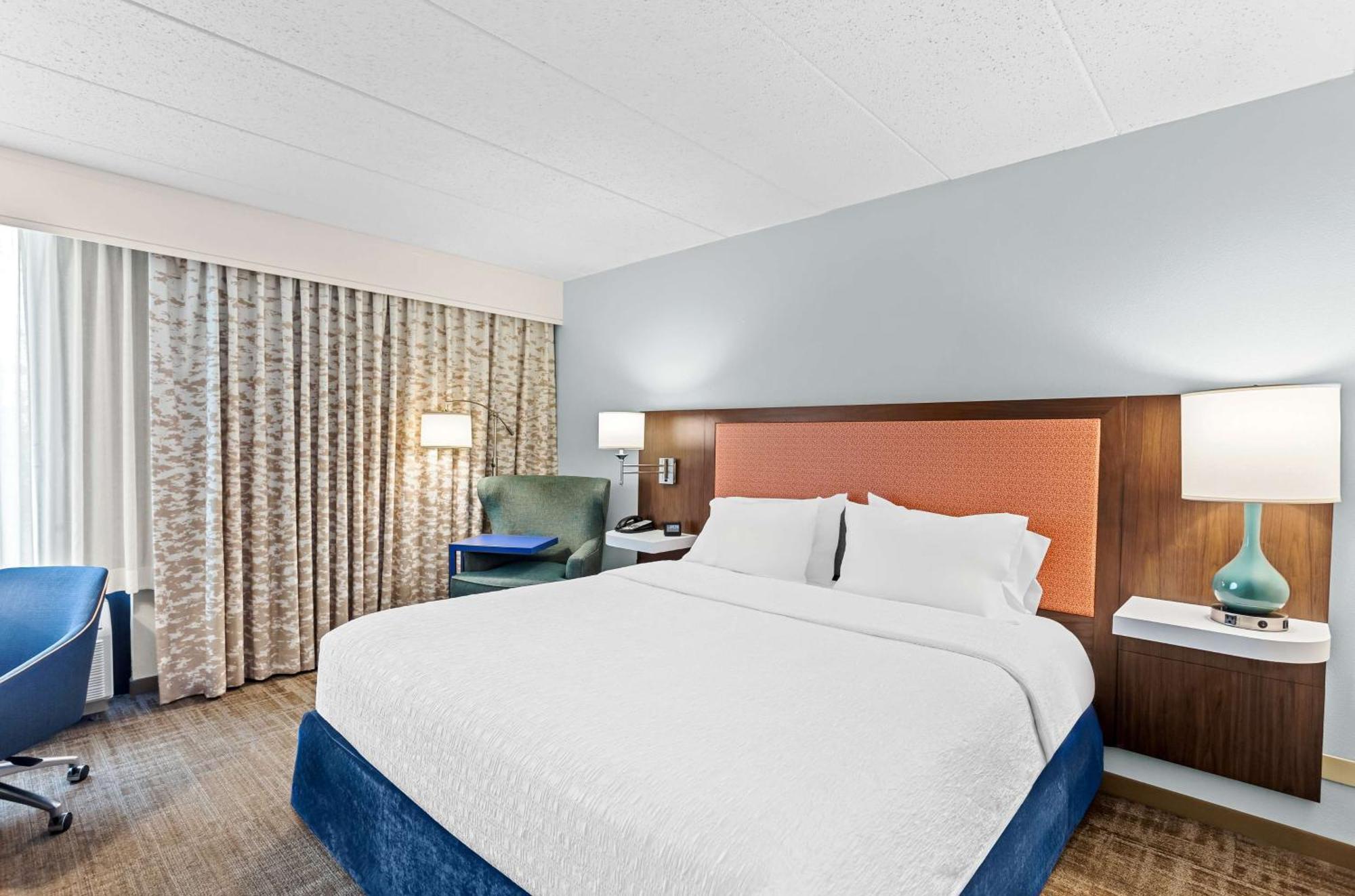 Hampton Chicago-naperville