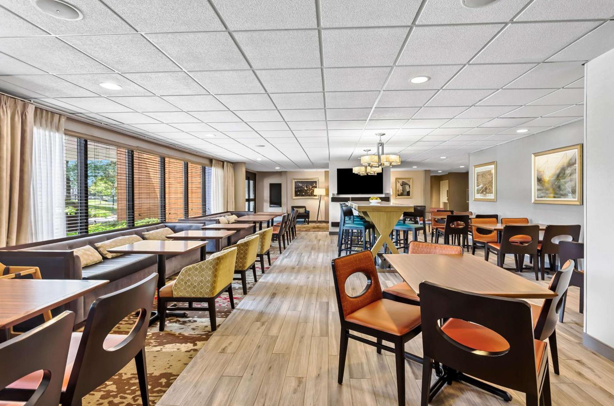 Hampton Chicago-naperville Naperville